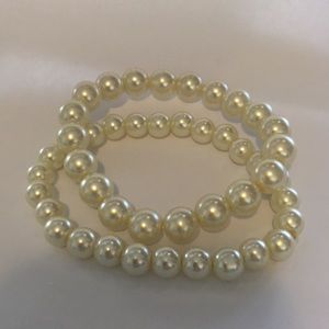 Faux pearl bracelet set